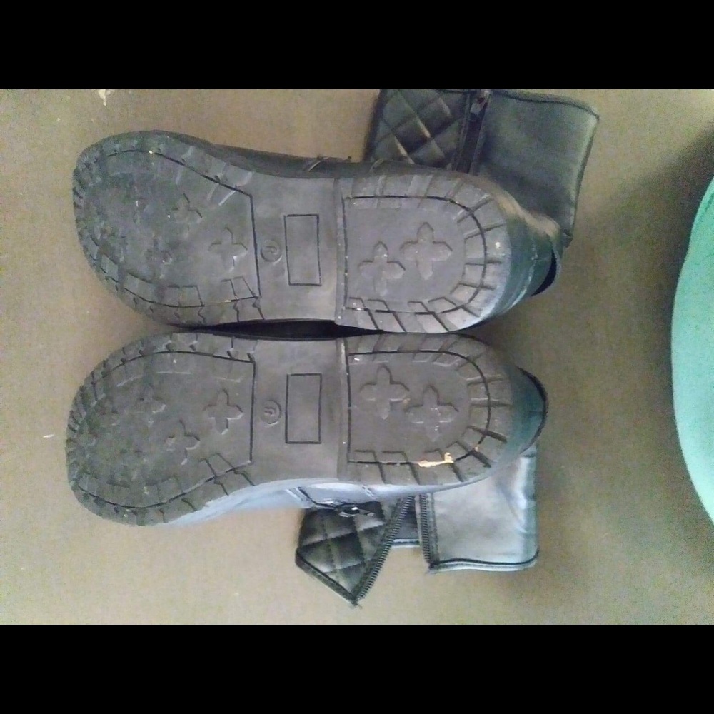 Black Boots size 8 Moto boot with Silver Buckles - Picture 4 of 5